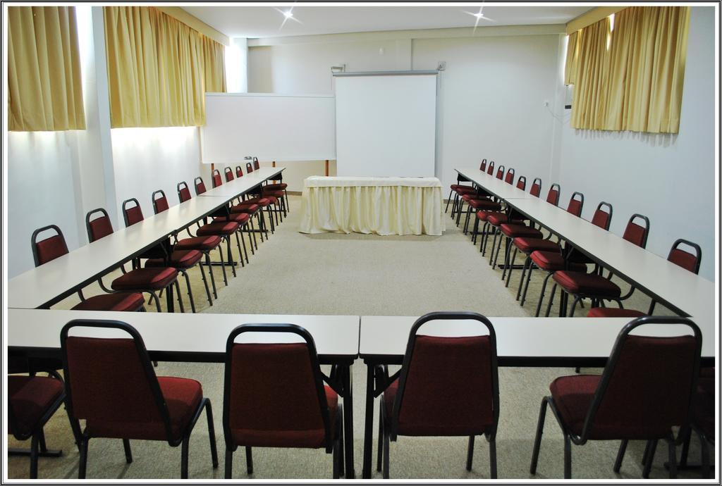 Podium Apart Hotel Варжинья Экстерьер фото